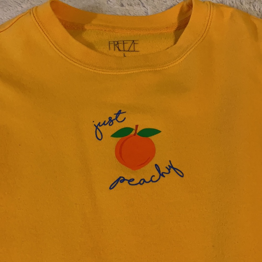 Juniors - size L -    Crew neck sweatshirt  “Just Peachy”- excellent condition